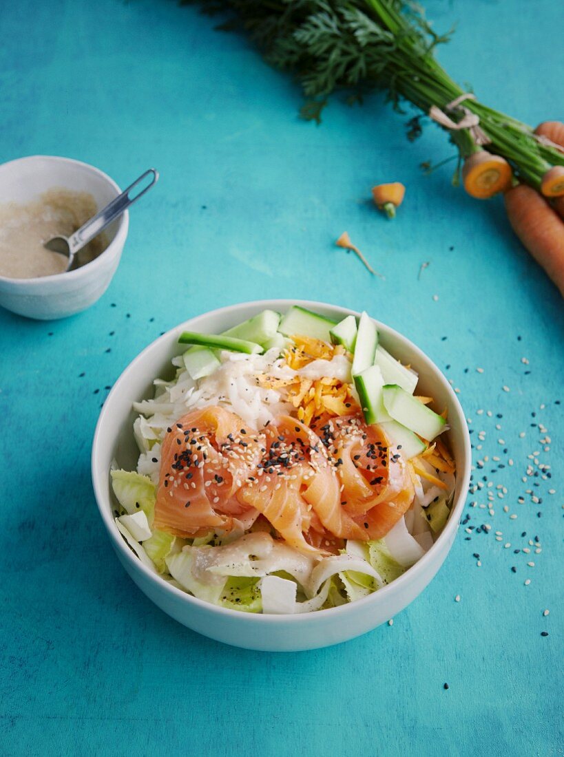 Chicory and Jerusalem artichoke bowl with smoked salmon