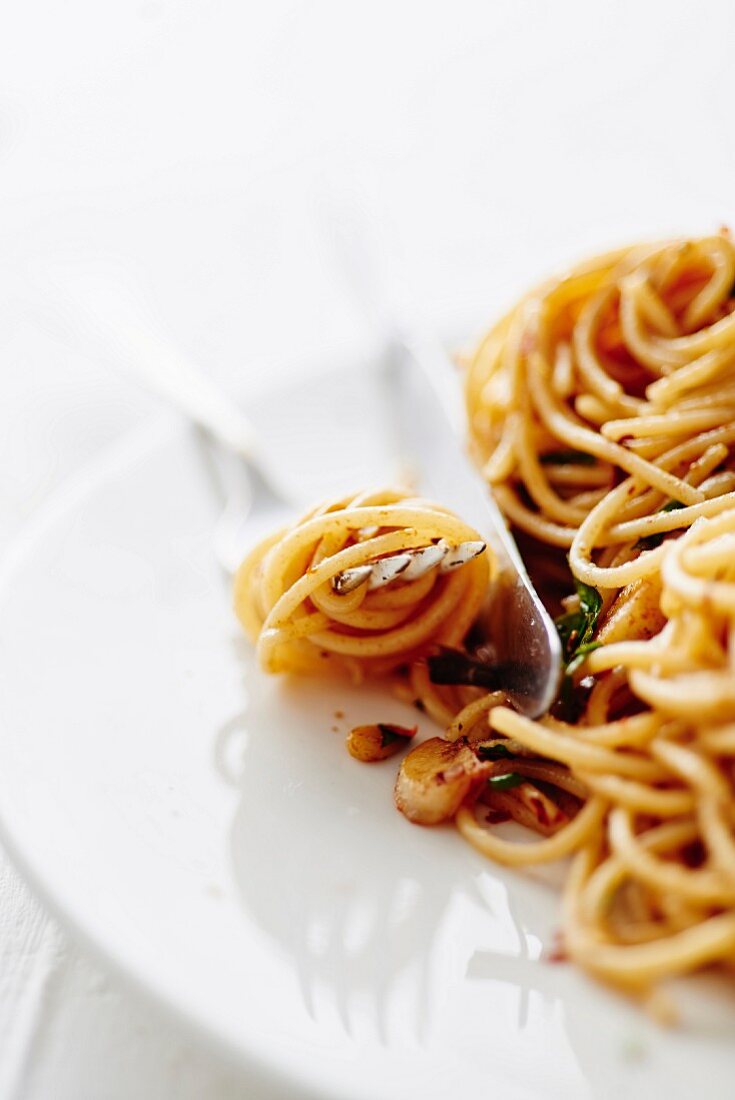 Spaghetti with anchovies and garlic