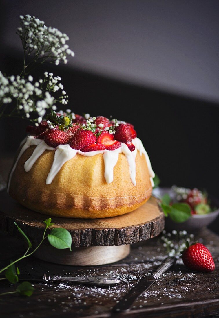 Cake with cream cheese glaze and strawberries