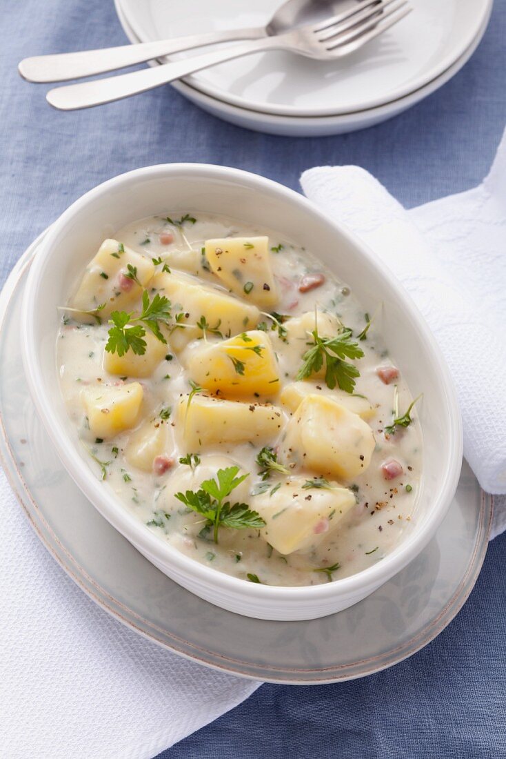 Potatoes in bechamel sauce