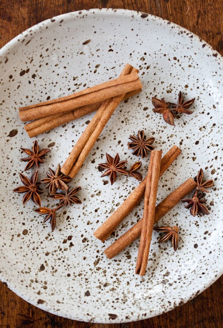Star anise and cinnamon sticks on a plate