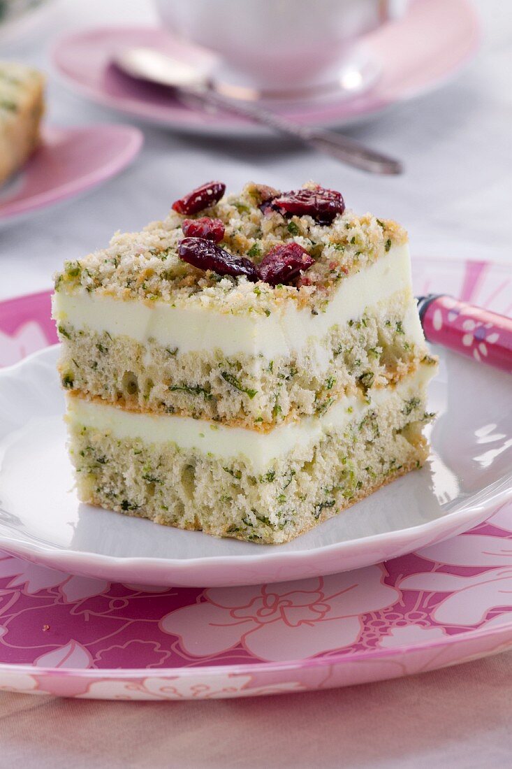 Spinach cake with cranberries