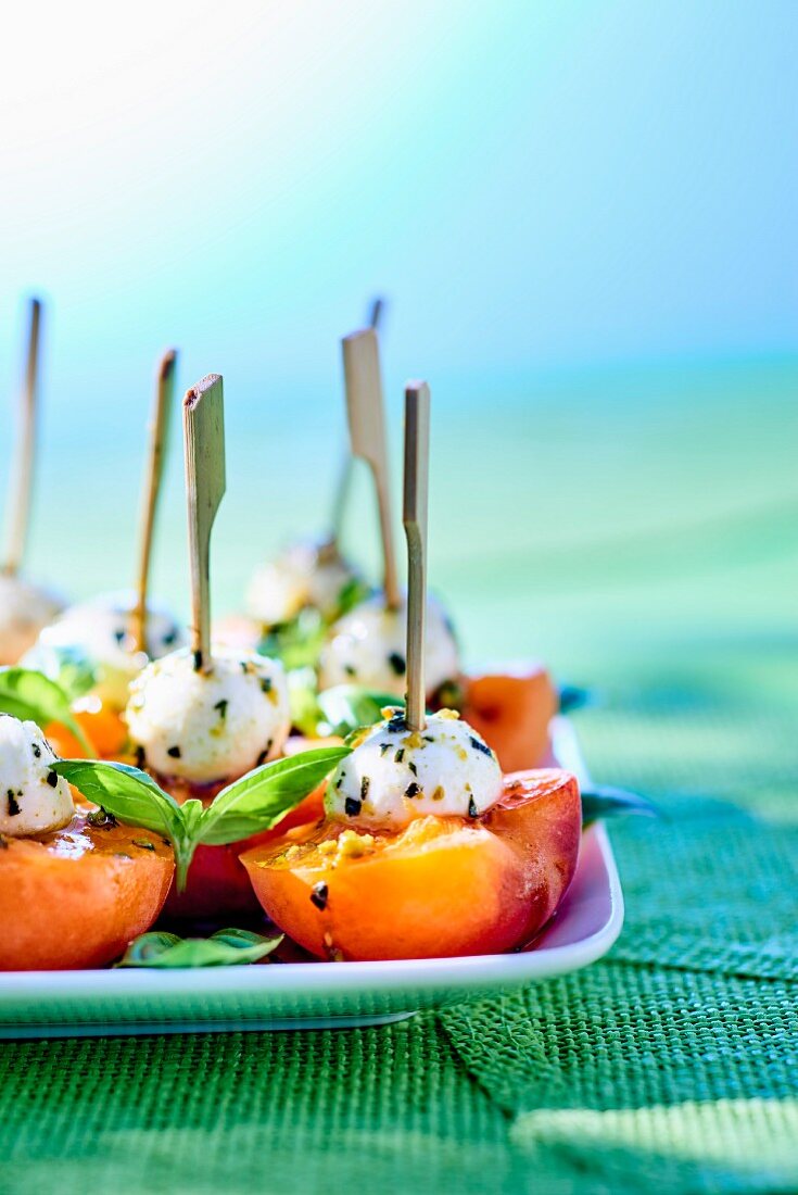 Apricot skewers with mozzarella and basil