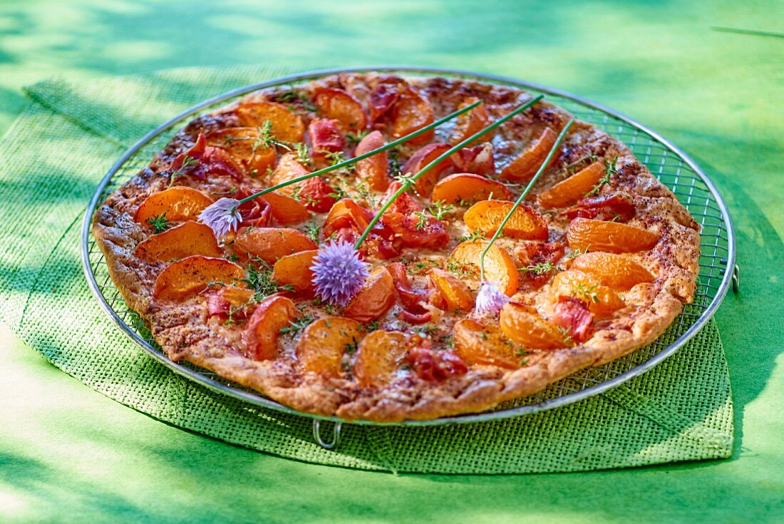 Summer fruit 'pizza' with apricots, ham and parmesan