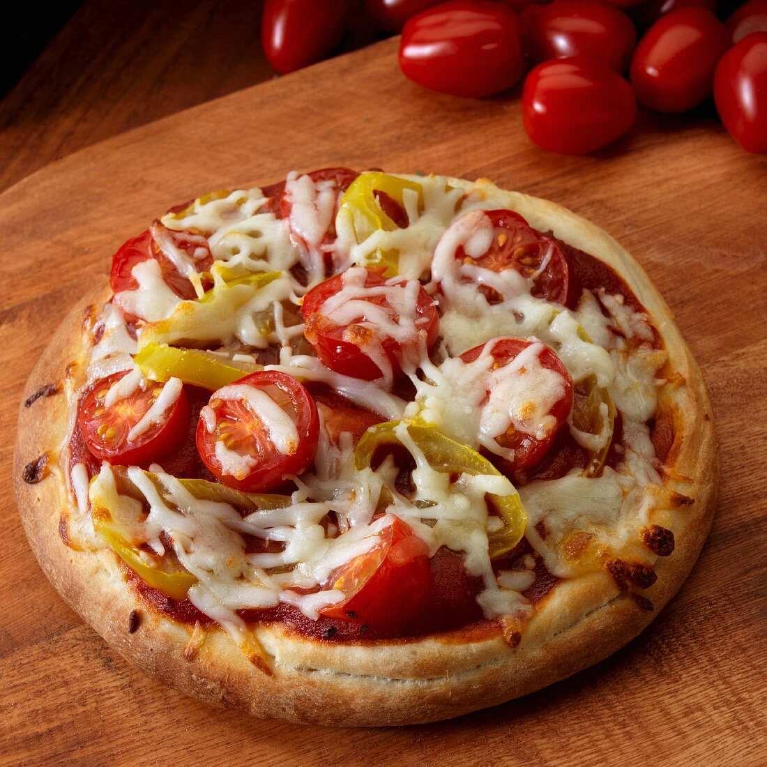 Small pizza with cherry tomatoes and peppers