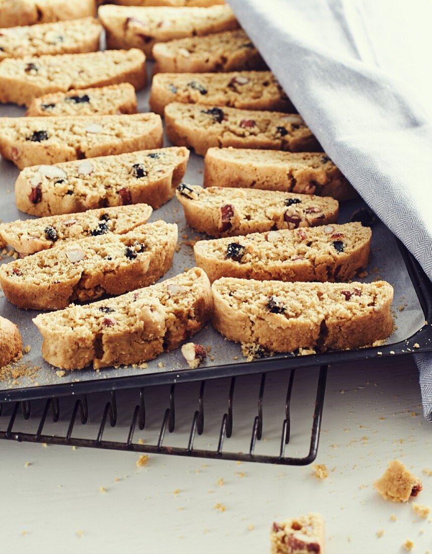 Cantuccini with licorice