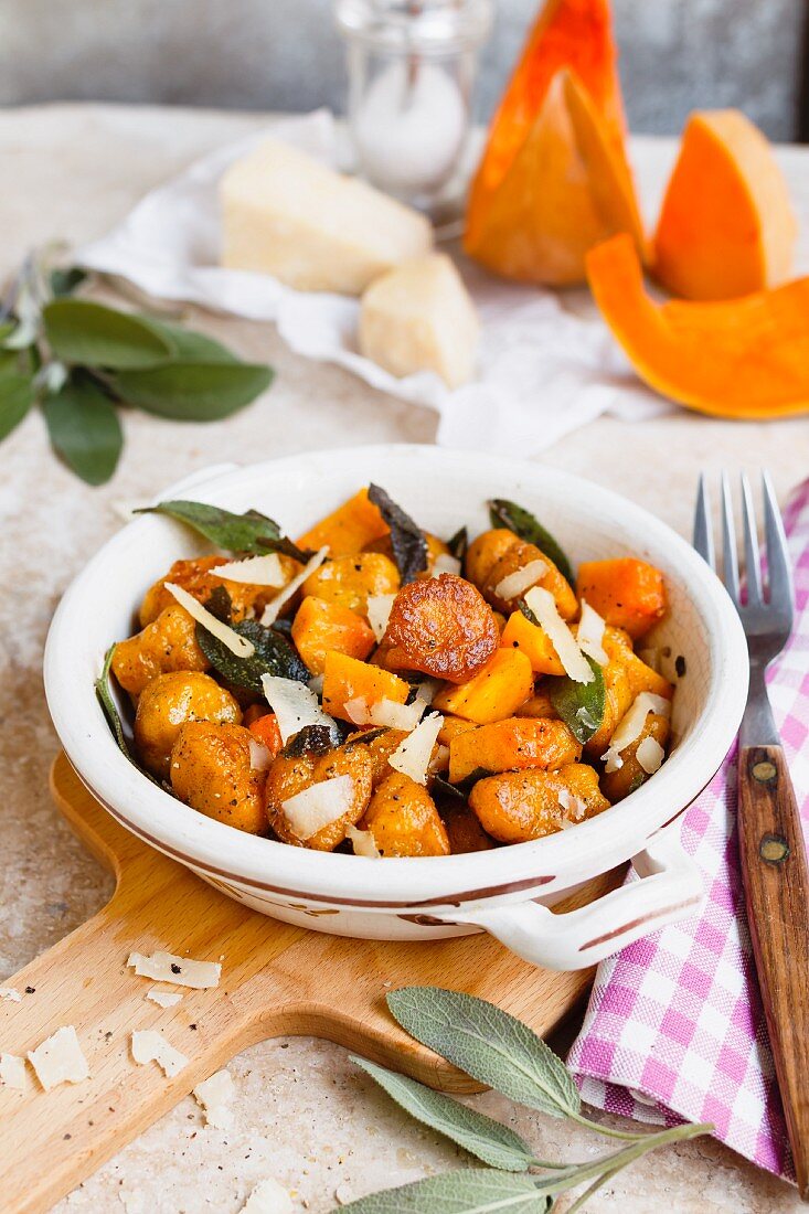 Kürbisgnocchi mit Salbei und Parmesan