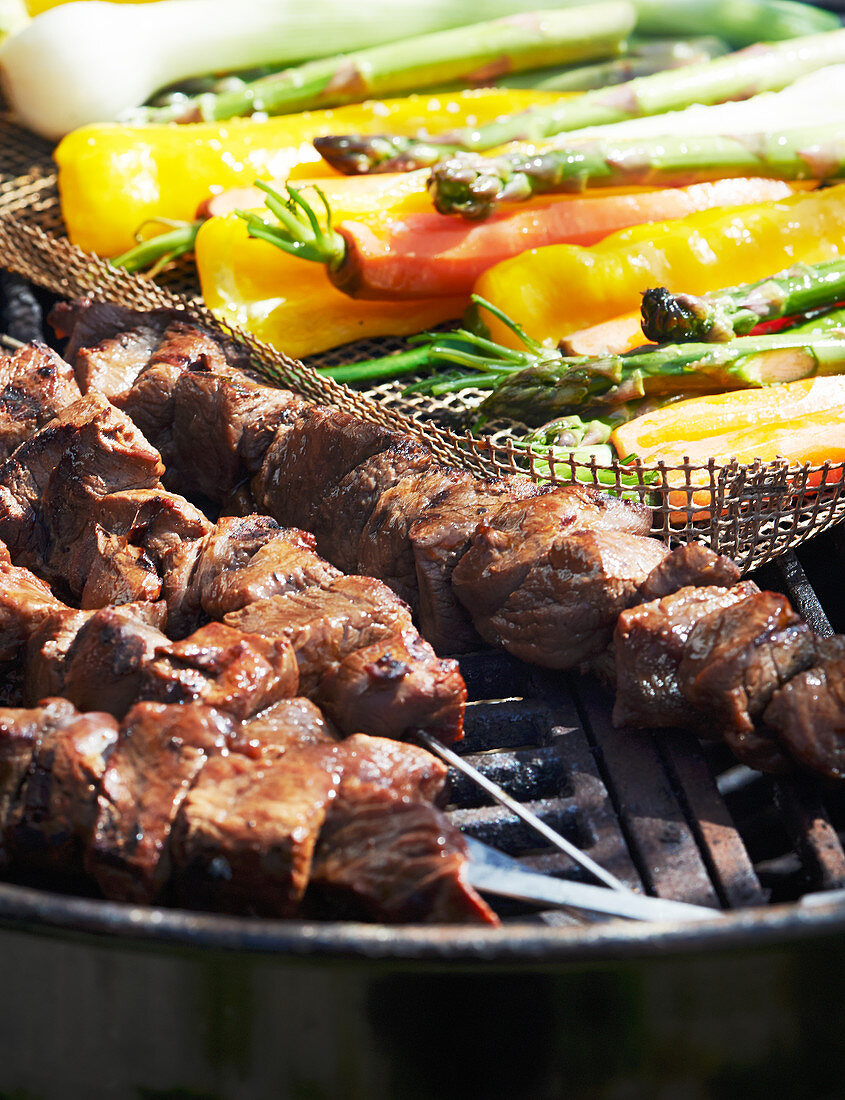 Venison skewers with grilled vegetables