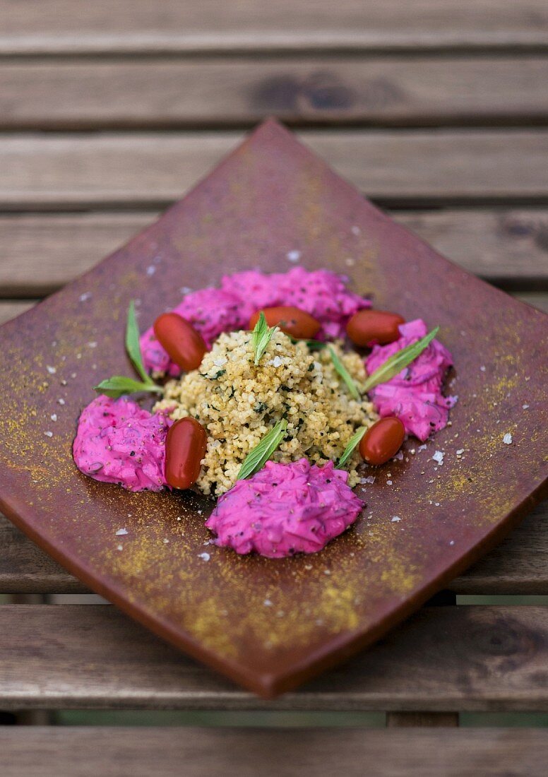 Fried millet with beetroot dip