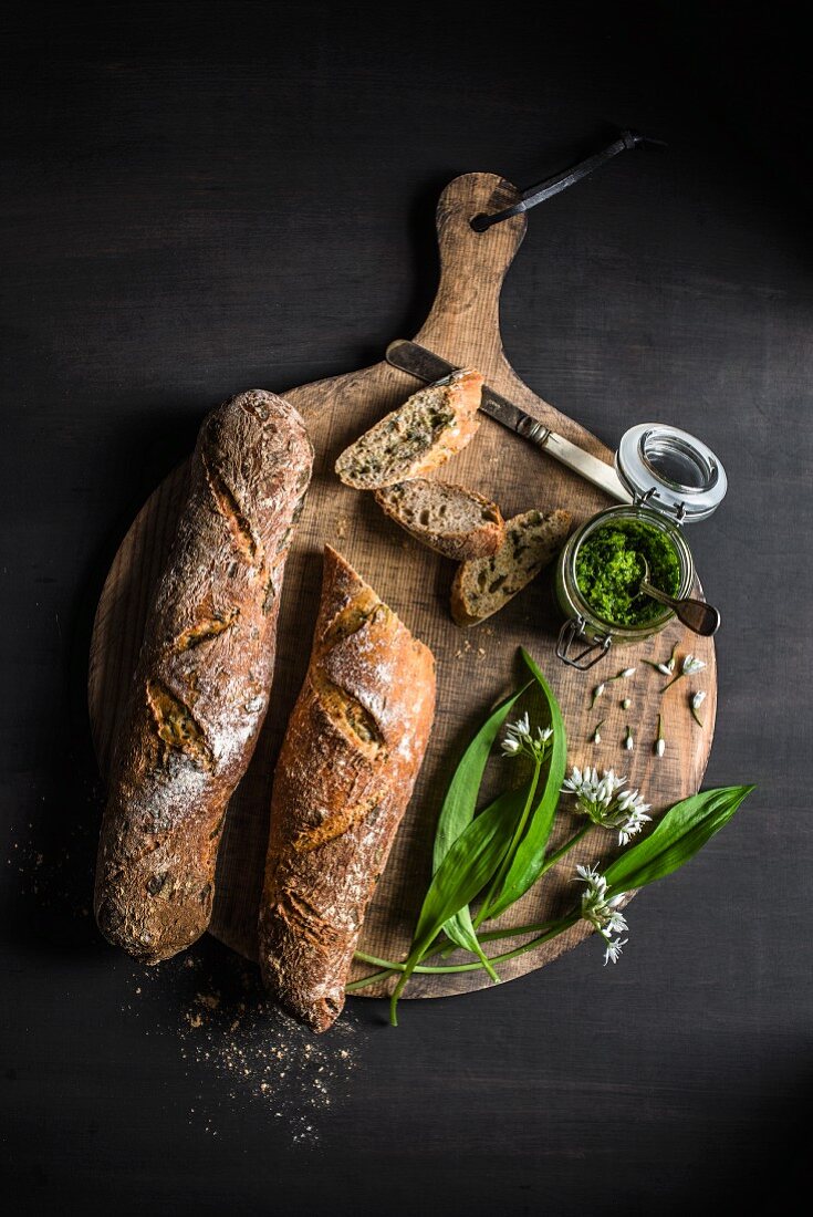 Bärlauchbrot mit Pesto