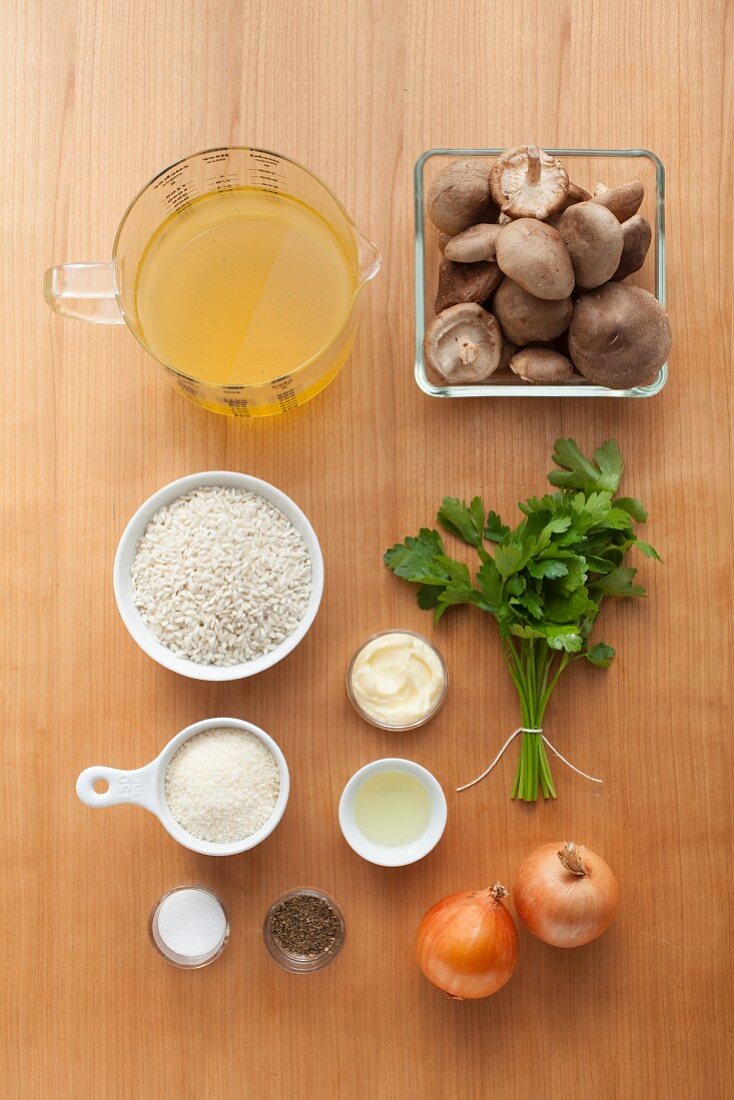 Zutaten für vegetarisches Risotto mit Shiitakepilzen