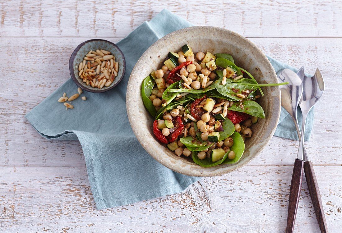 Chickpea and spinach salad with pine nuts