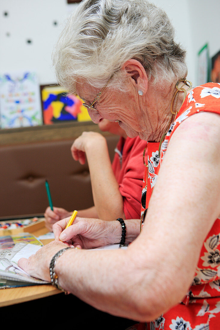 Woman with dementia at an art therapy group
