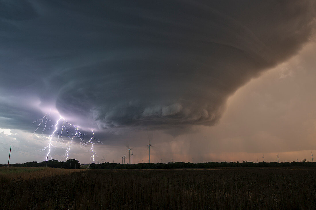 Supercell thunderstorm and lightning, Kansas, USA