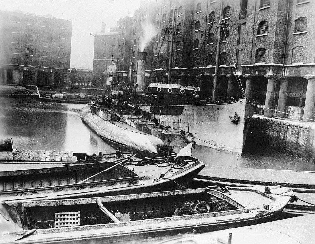 Surrendered German submarine in London, UK, 1919