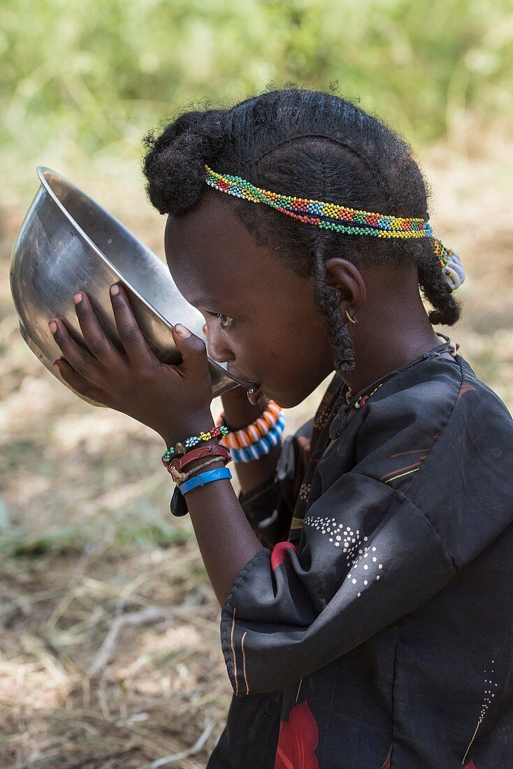 Wodaabe girl drinking water