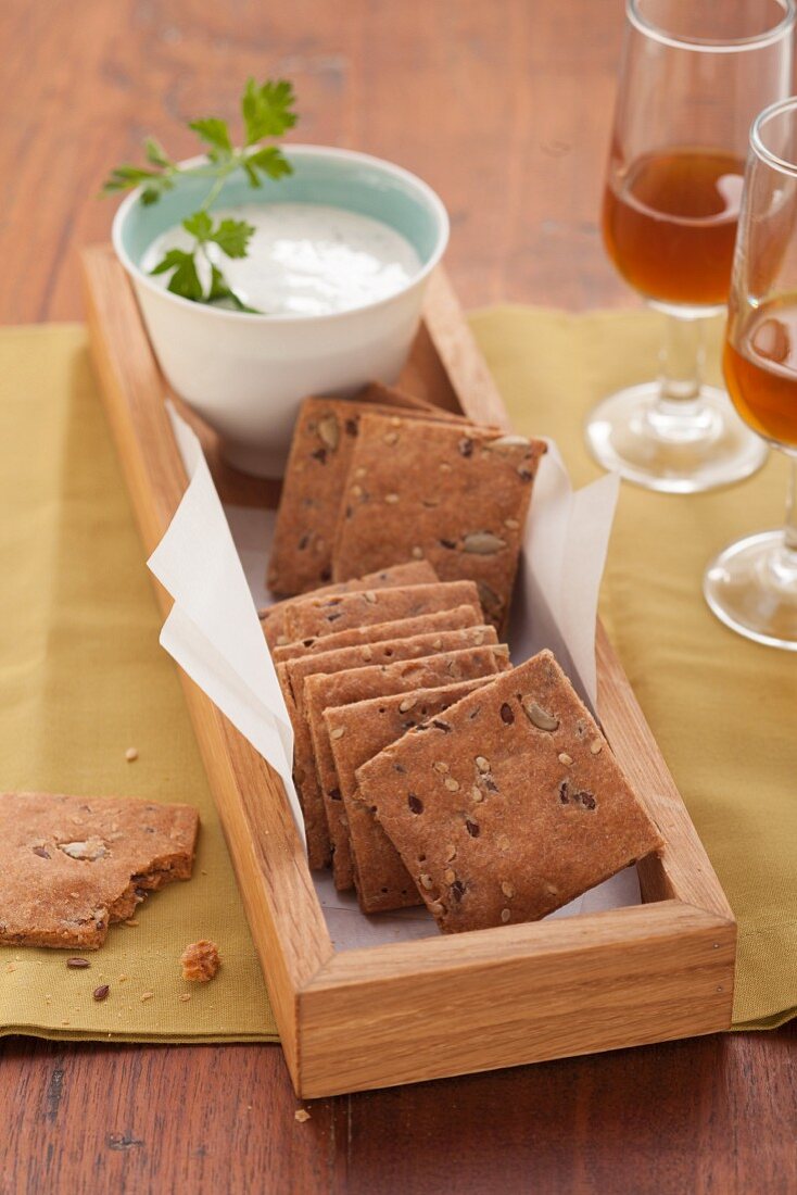 Crispy crackers with seeds