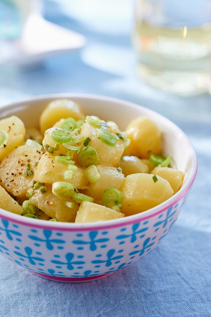 Kartoffelsalat mit Frühlingszwiebeln