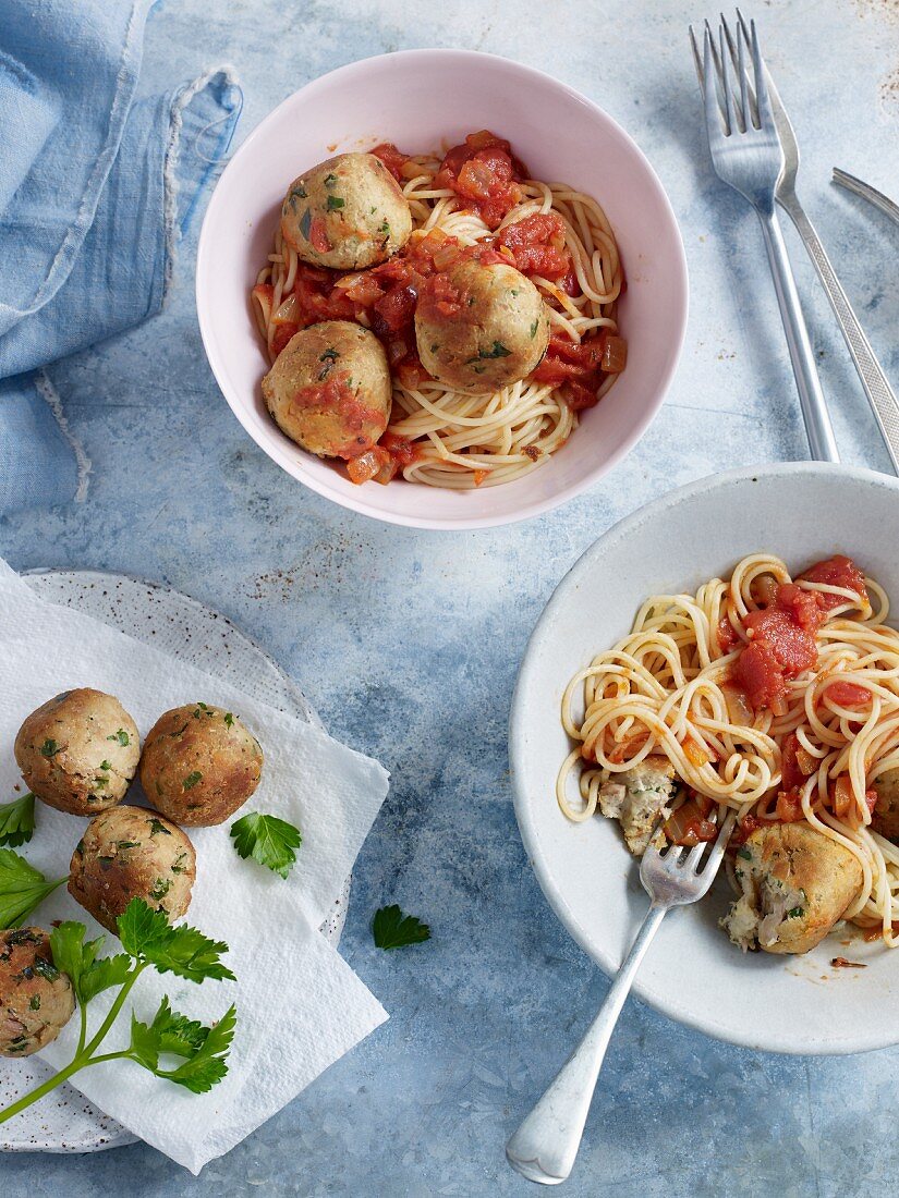 Tomato spaghettini with tuna balls