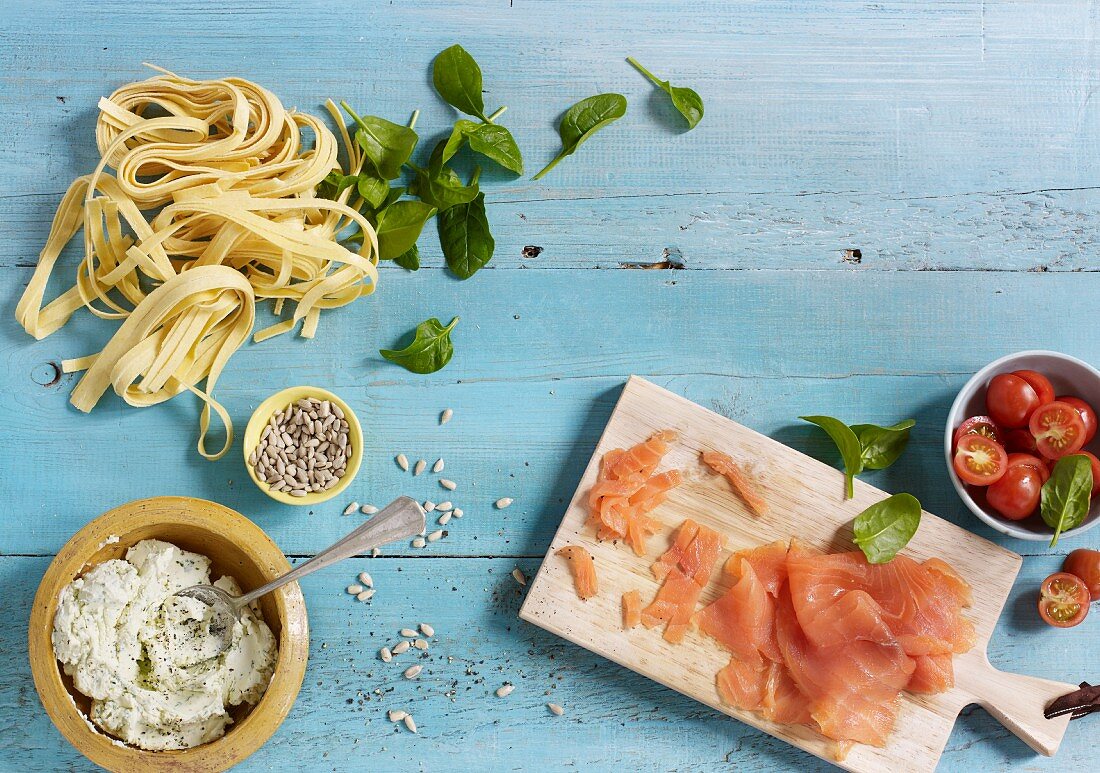 Ingredients for tagliatelle with smoked salmon