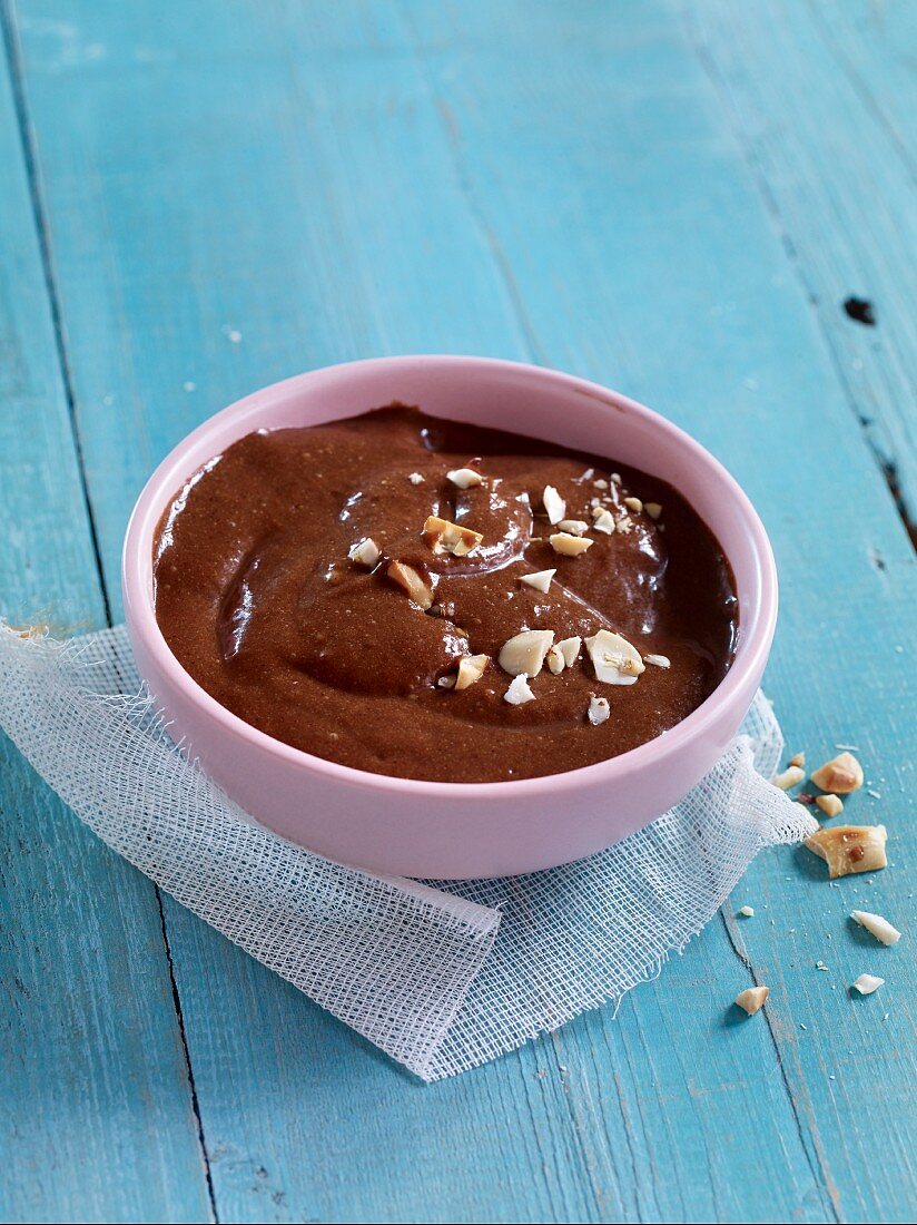 Banana and chocolate pudding with peanuts