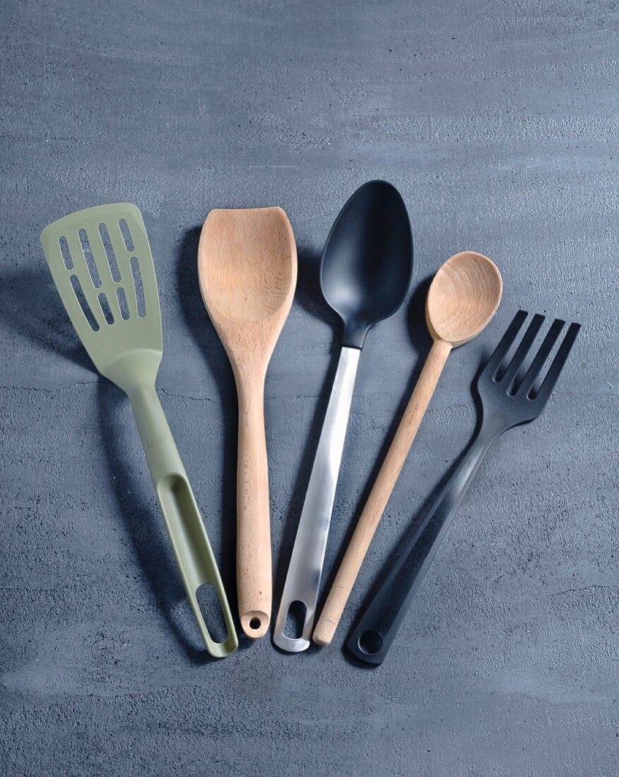 Kitchen utensils for pan frying
