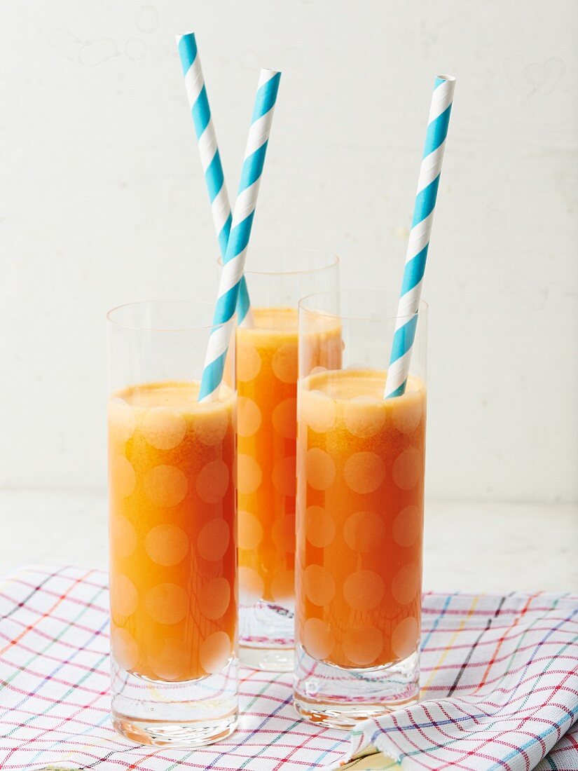 Buckthorn and carrot smoothies