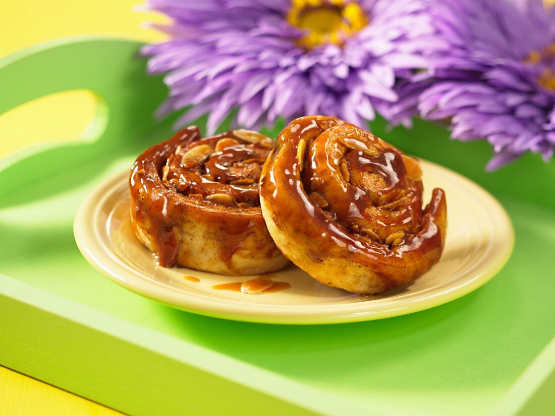Sticky buns with honey and spices