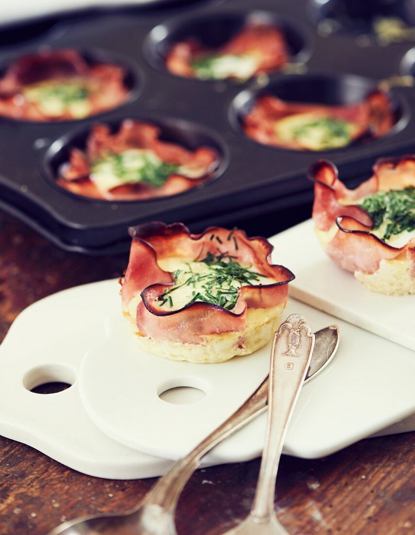 Gluten-free egg muffins with ham, cheese and chives