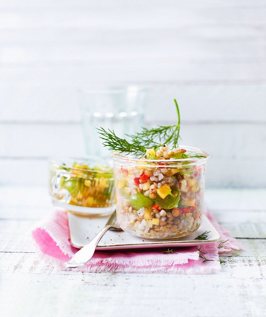 Buchweizensalat mit Linsen im Glas