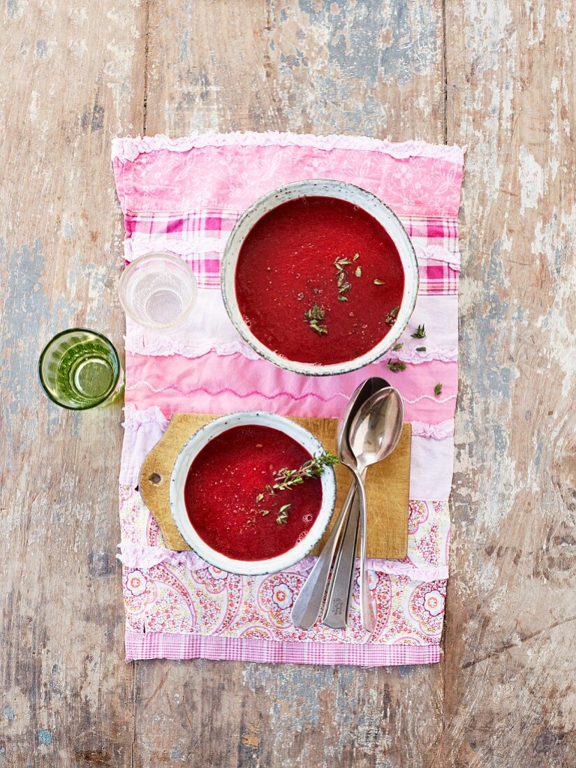 Rote-Bete-Suppe mit Thymian