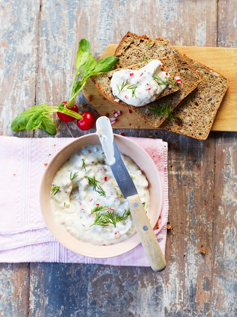 Radish tsatziki