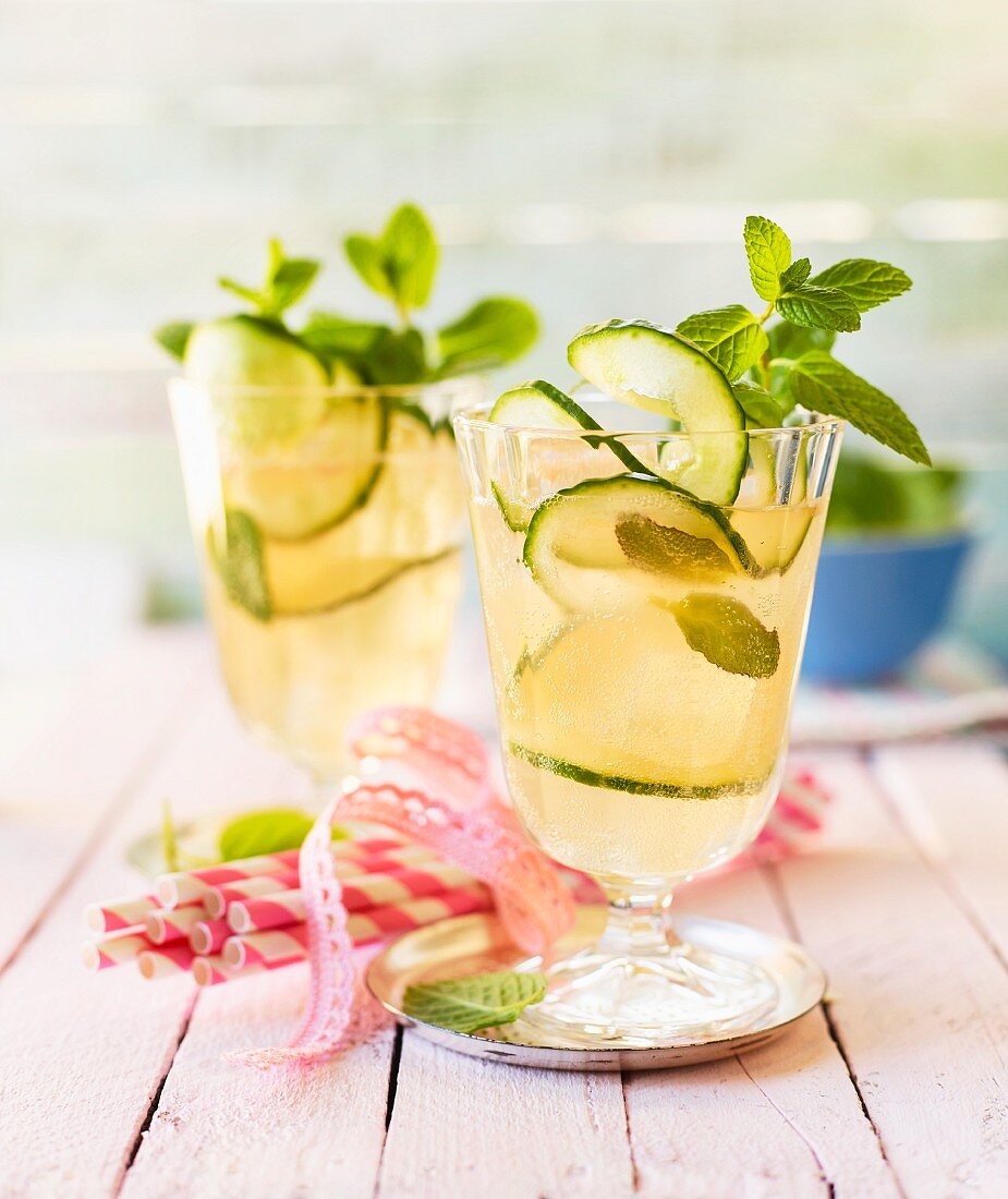 Grapefruit drinks with cucumber spirals and mint sprigs