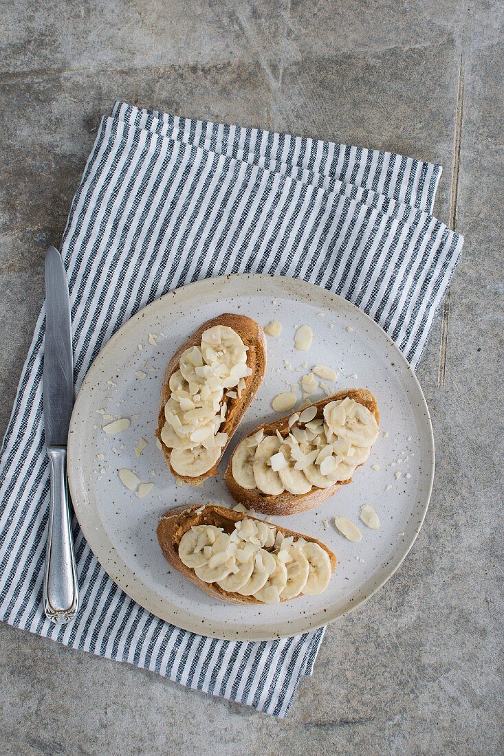 Bruschetta with bananas, peanut butter and almond flakes