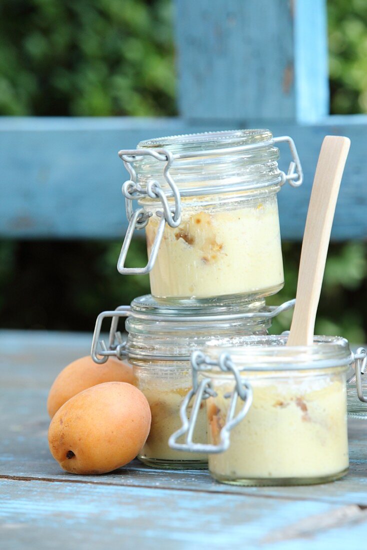 Marillen-Topfenpalatschinken im Glas gebacken