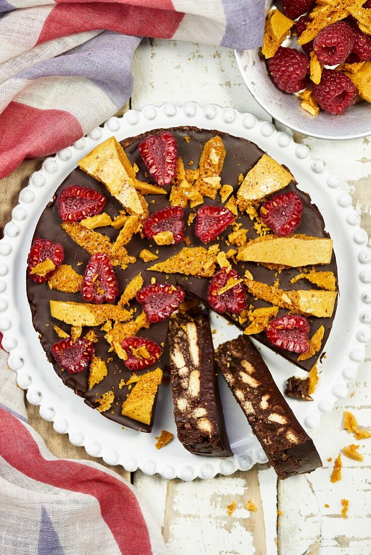 Chocolate biscuit cake with raspberries (England)