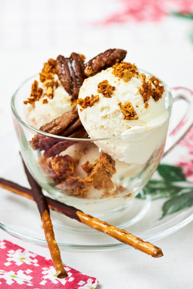 Vanilla ice cream with honeycomb and salted pecans