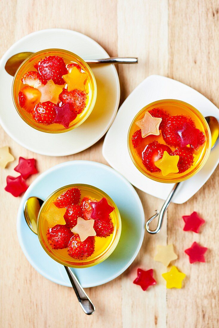 Small fruit jellies with strawberries