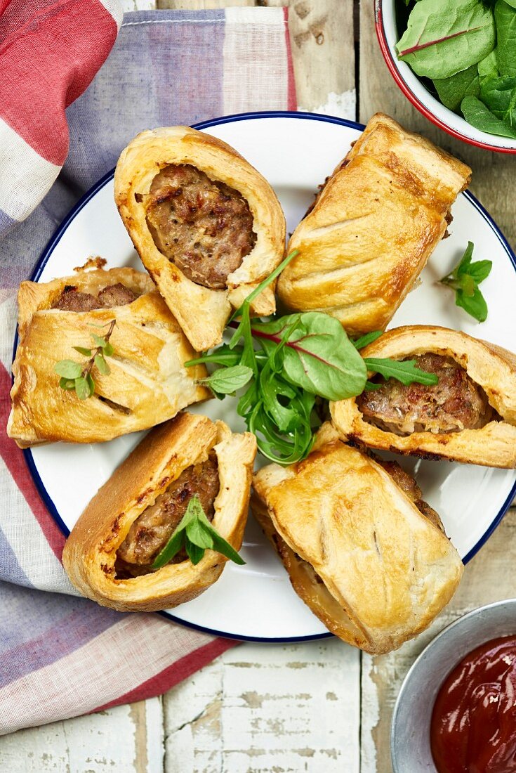 Sausages in puff pastry (England)