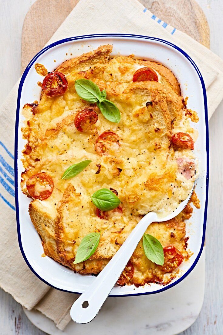 Pikanter Brotpudding mit Tomaten (England)