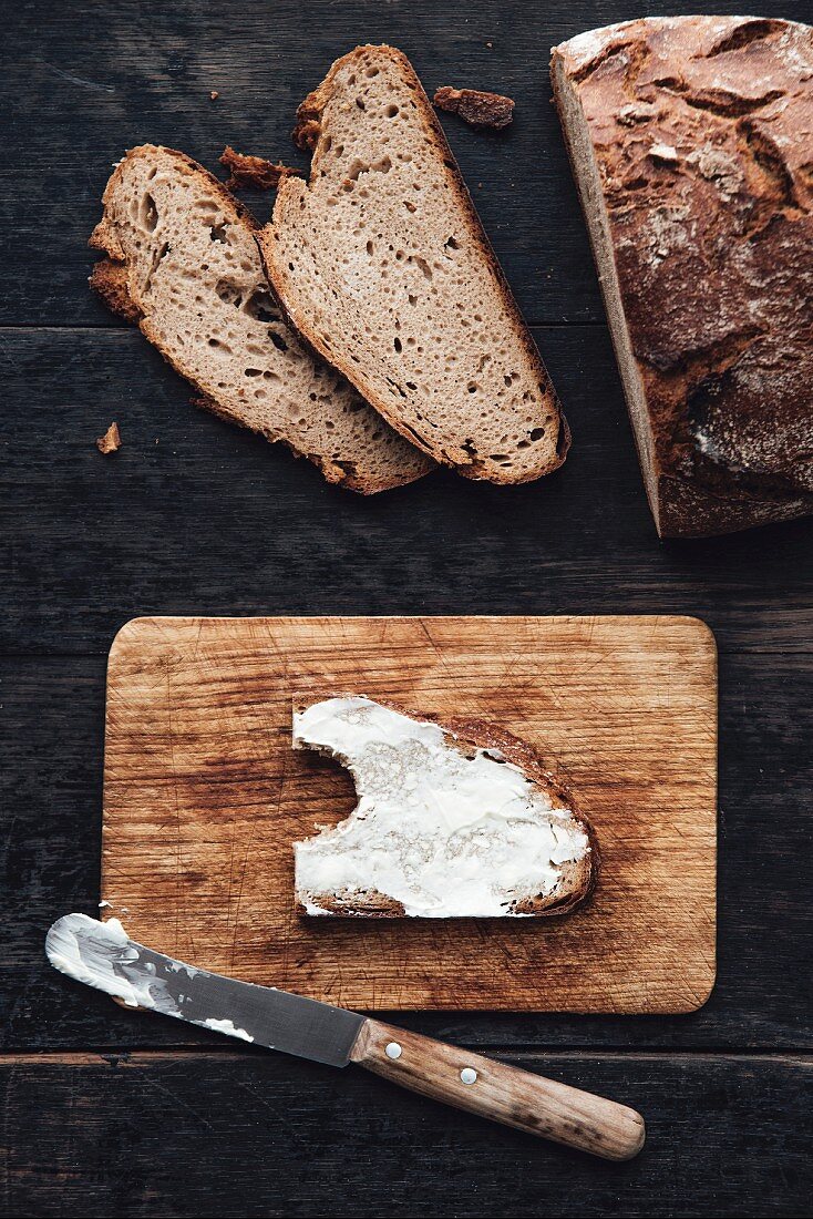 Buttered bread on woodden plate