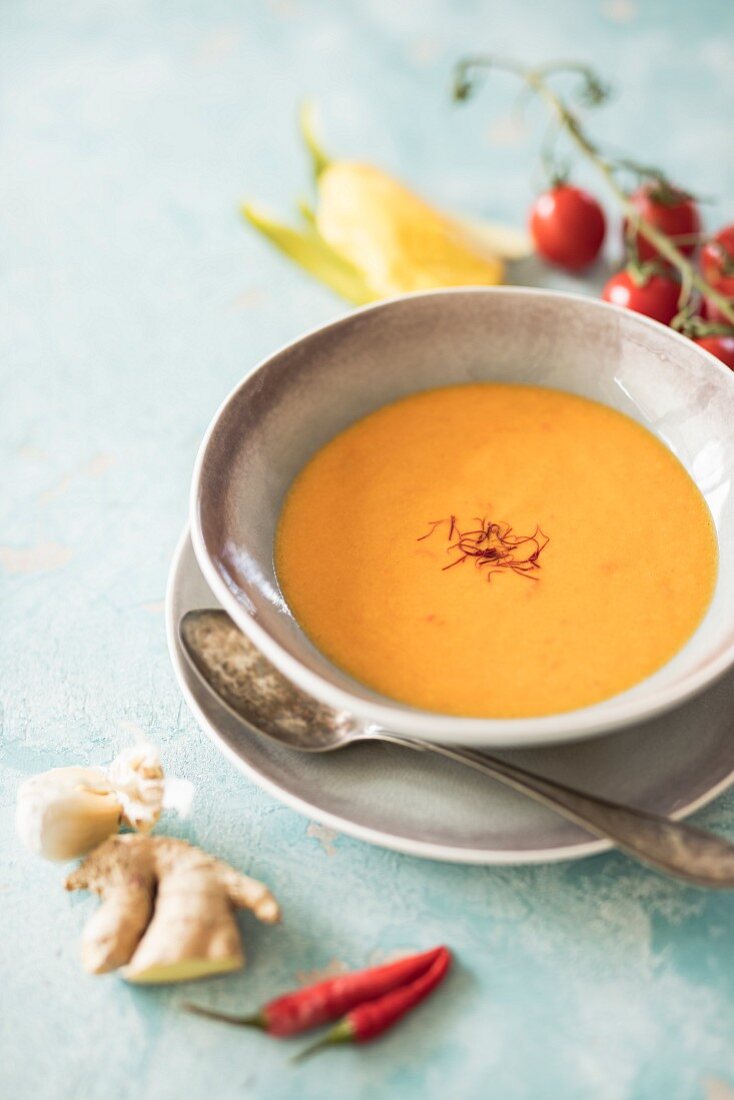 Tomato and mango soup with ginger