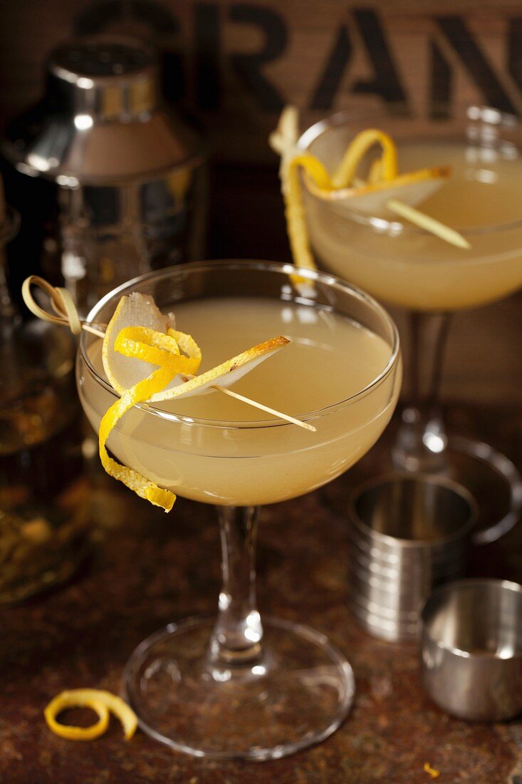 Cardamom spiced pear Martini with pear and lemon garnish