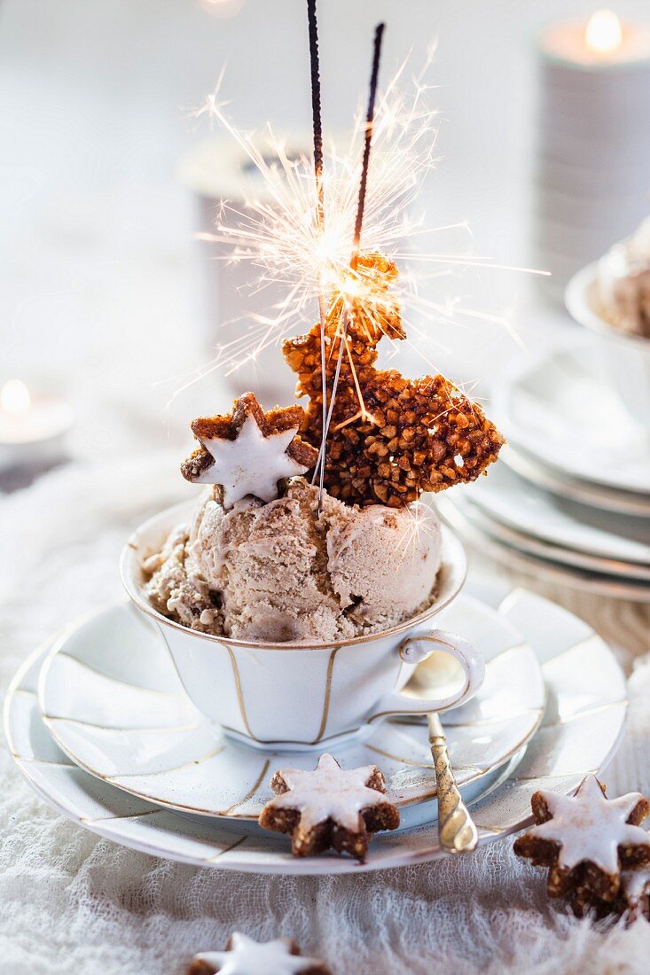 Tea cup of cinnamon star ice cream with caramelized nuts