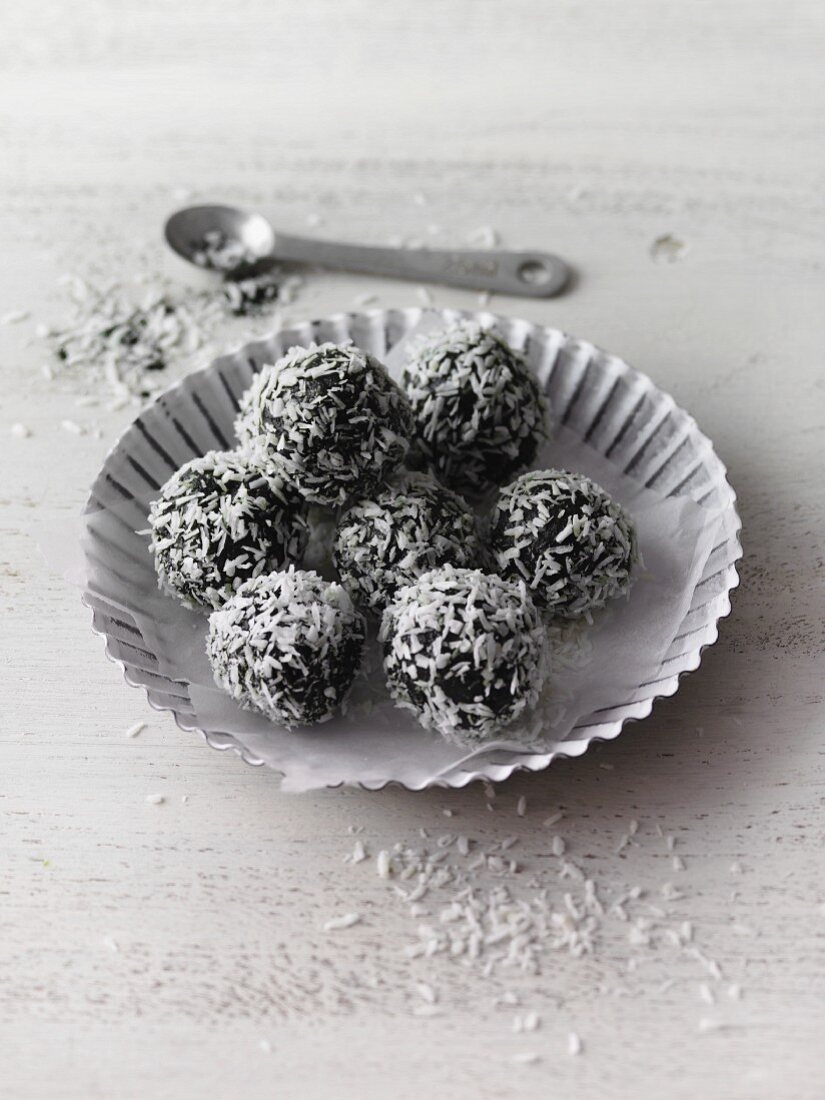Spirulina and dried fruit energy balls with sweet lupin flour