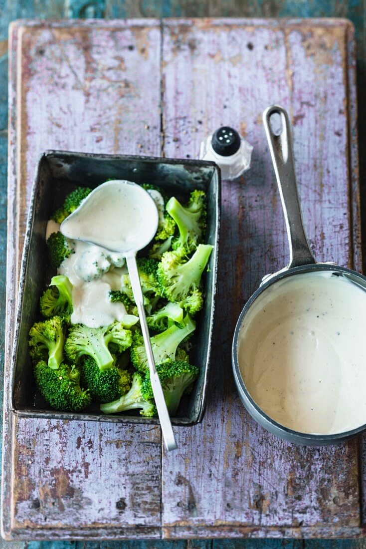 Blanched broccoli with Béchamel sauce