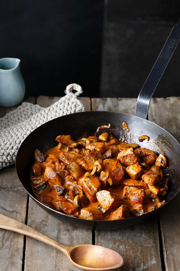 Geschmortes Schweinefilet mit Rahmchampignons