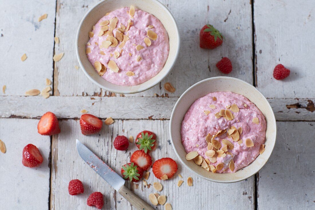 Hüttenkäsecreme mit Beeren