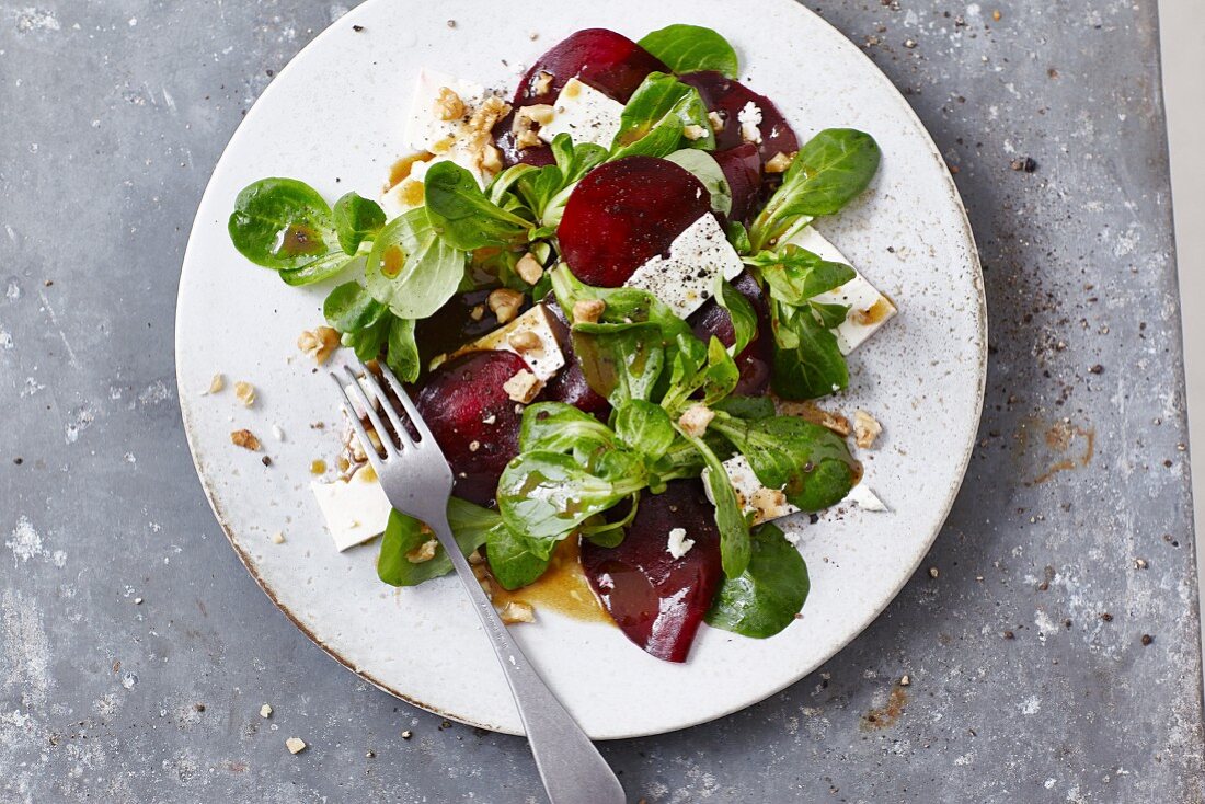 Rote-Bete-Carpaccio mit Feldsalat