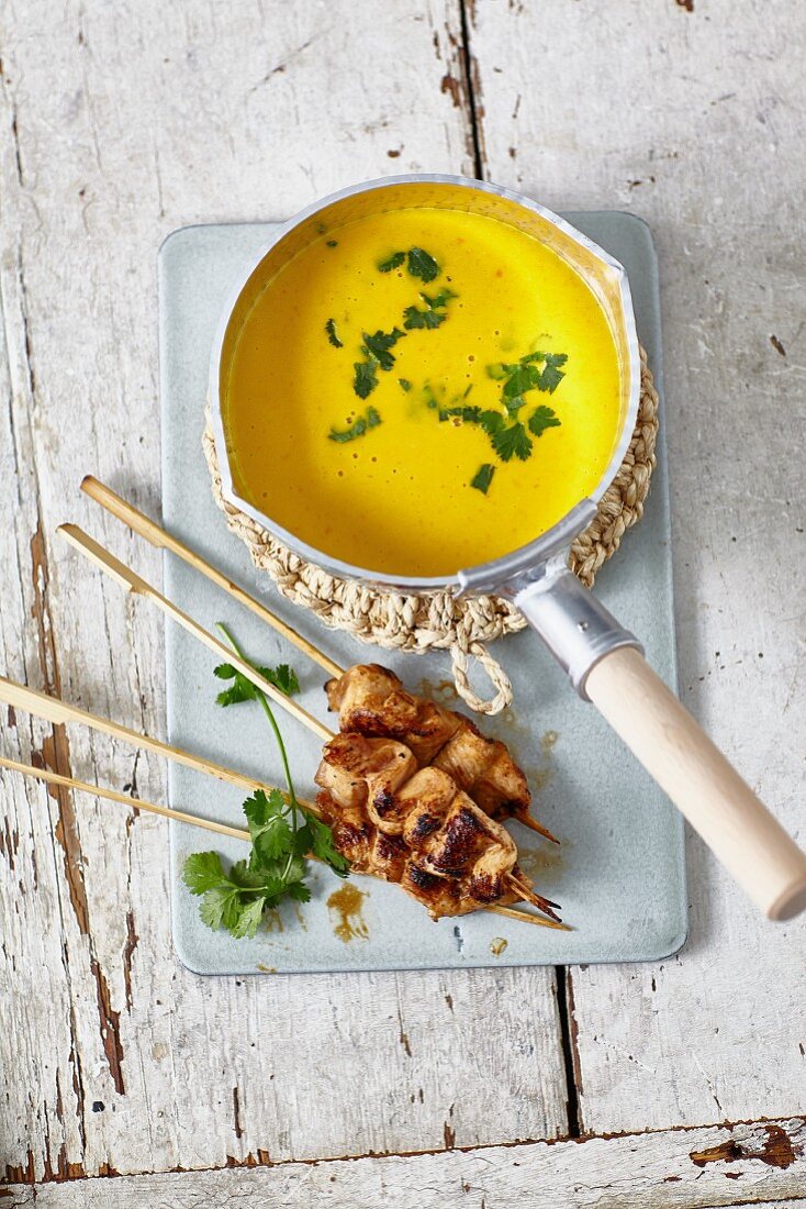 Kürbissuppe mit Saté-Spiessen